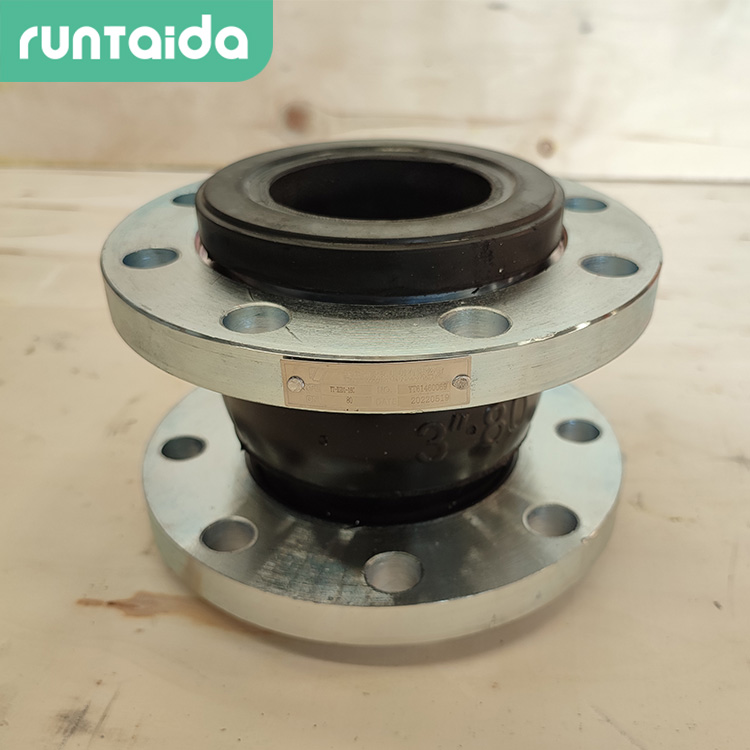 正确安装可曲挠红桃娱乐app下载接头